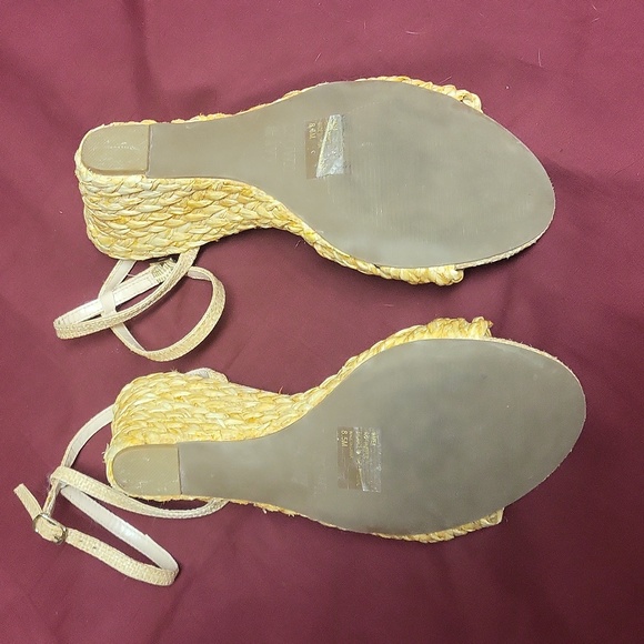 CROWN & IVY Size 8.5 Wedge Shoes - Picture 4 of 5